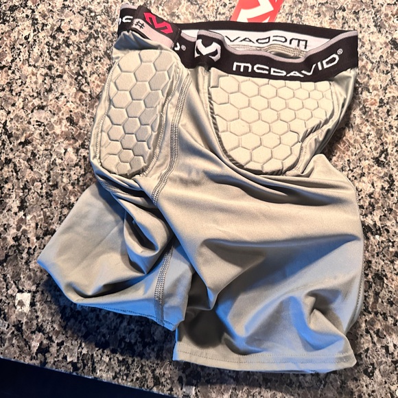 NWT, McDavid Hex Rival 5 padded hip football girdle. - Picture 2 of 3